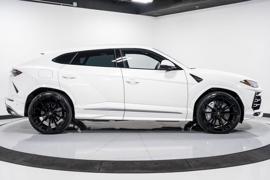 Used 2022 Lamborghini Urus image 2