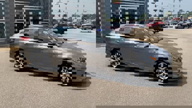 Used 2018 Kia Optima EX image 3