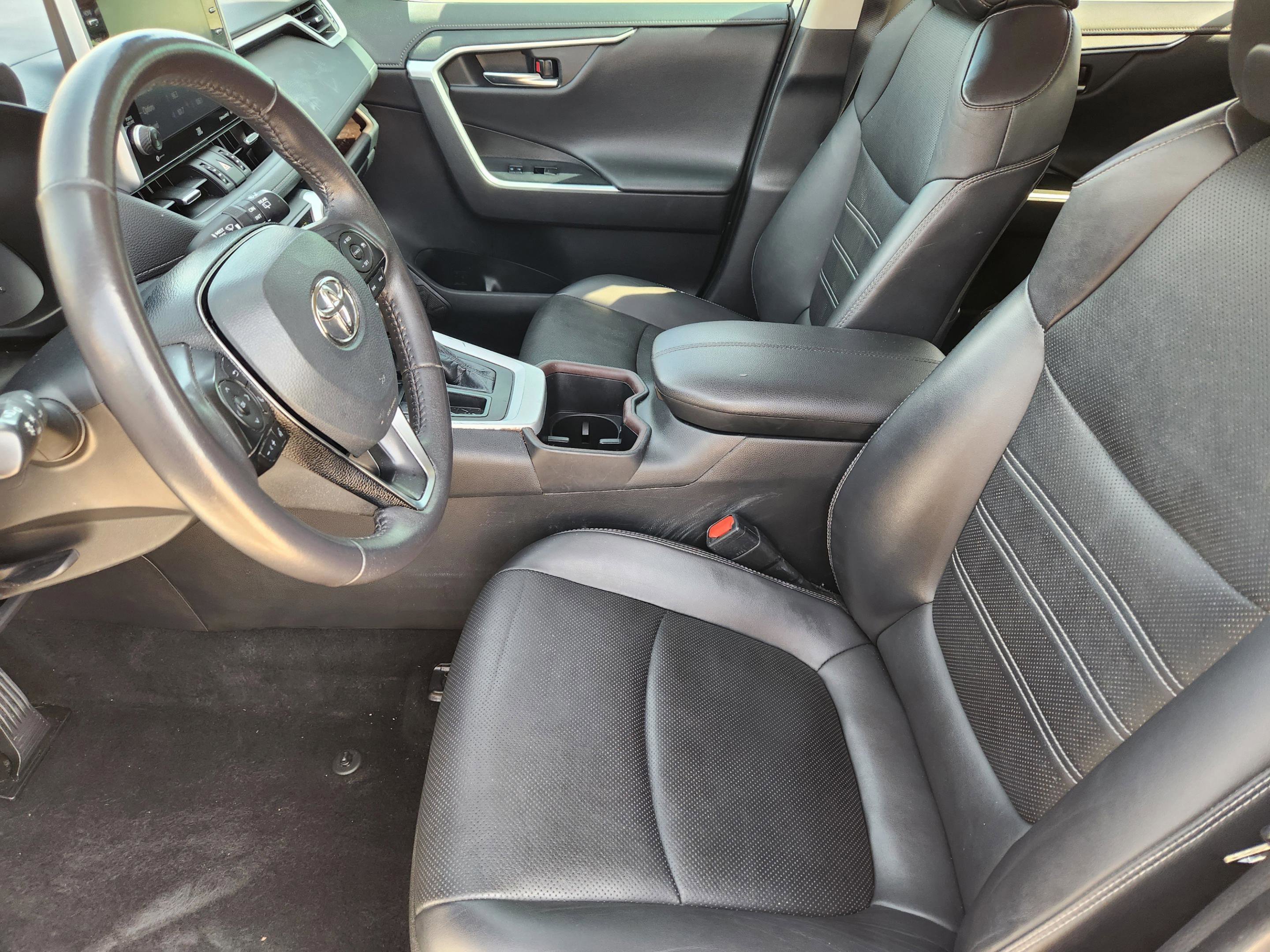 Used 2022 Toyota RAV4 Limited image 13
