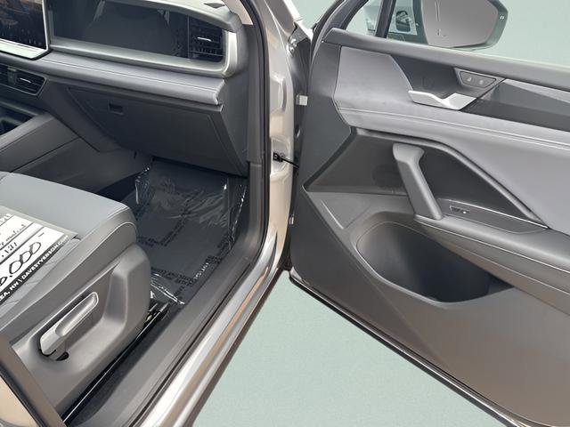 New 2025 Volkswagen Tiguan SE image 22