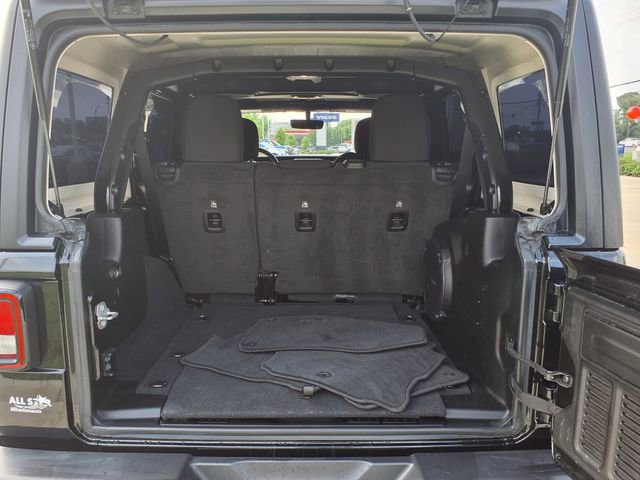 Used 2022 Jeep Wrangler Unlimited Sahara AWD/4WD image 12