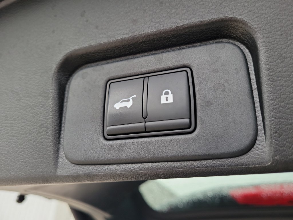 Used 2024 Nissan Rogue SV FWD image 8