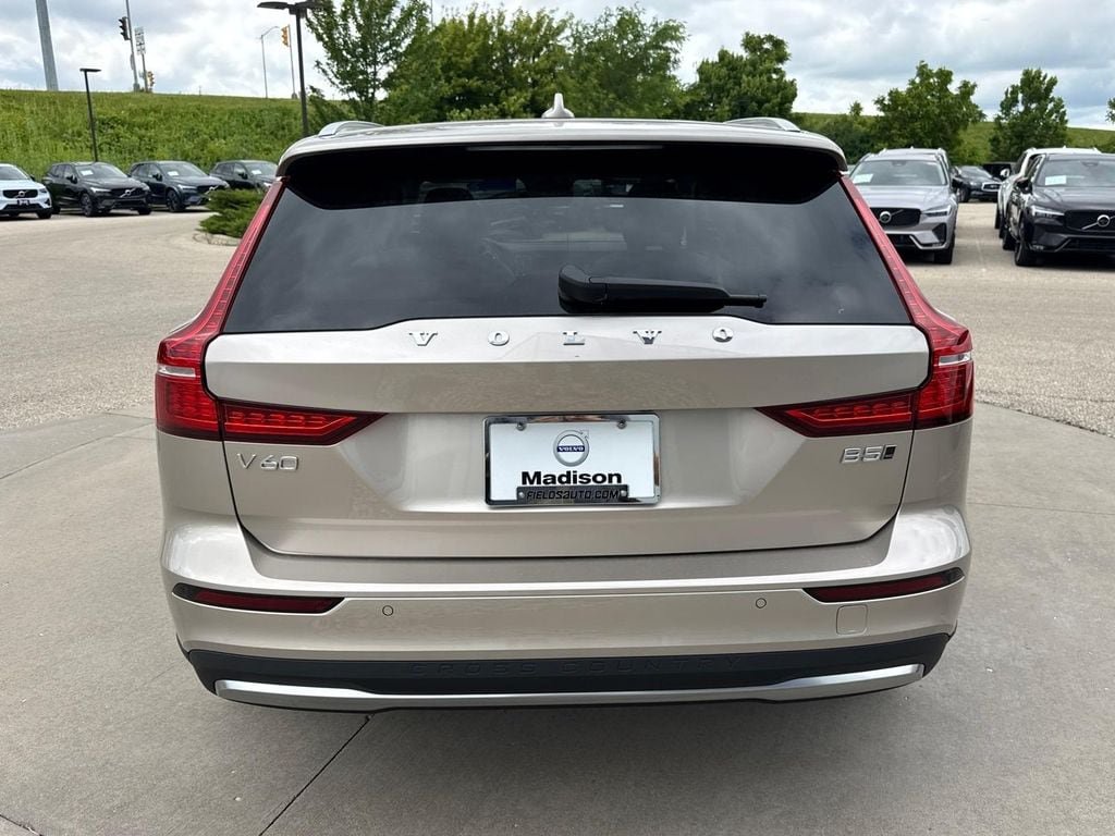 New 2026 Volvo V60 B5 Cross Country Plus w/ Climate Package AWD/4WD image 3