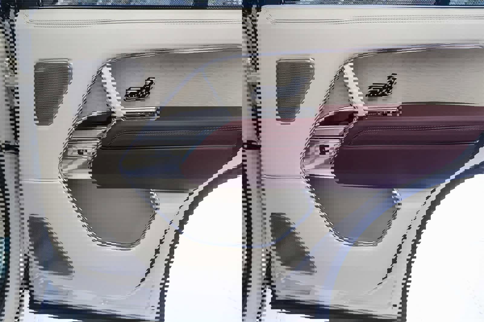 New 2024 Land Rover Range Rover SV image 24