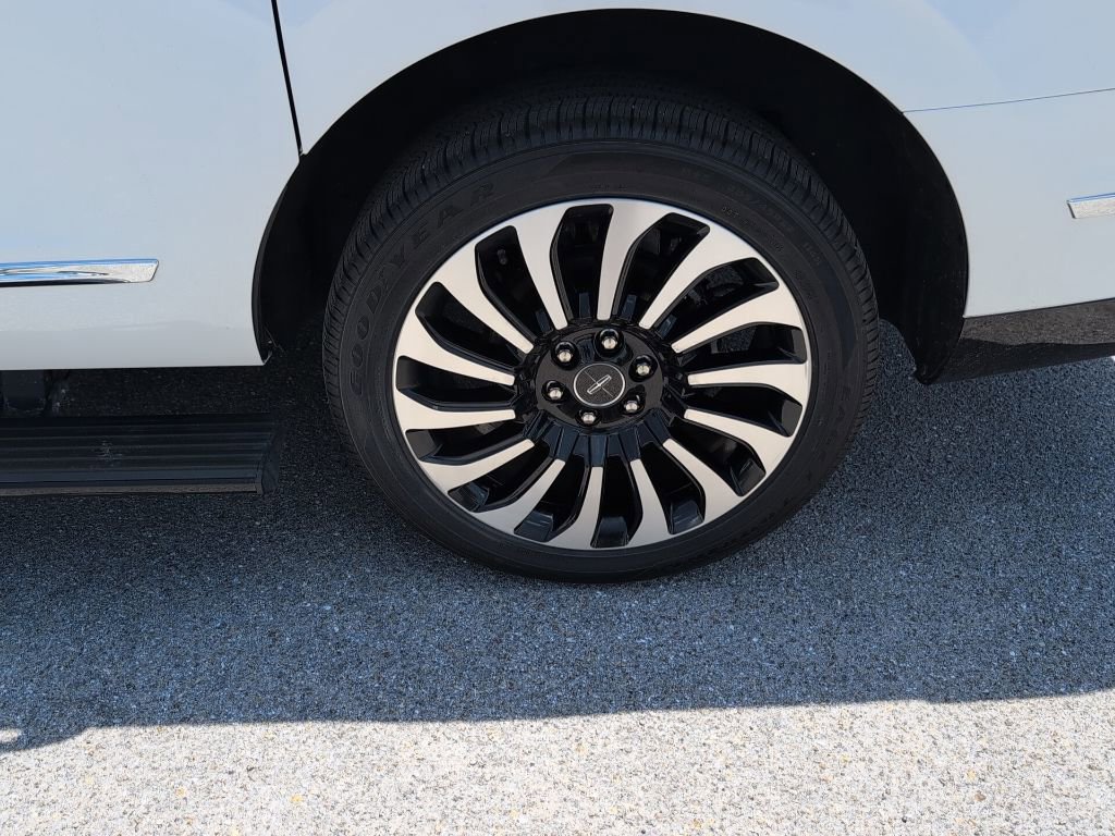 Used 2022 Lincoln Navigator L Black Label AWD/4WD image 15