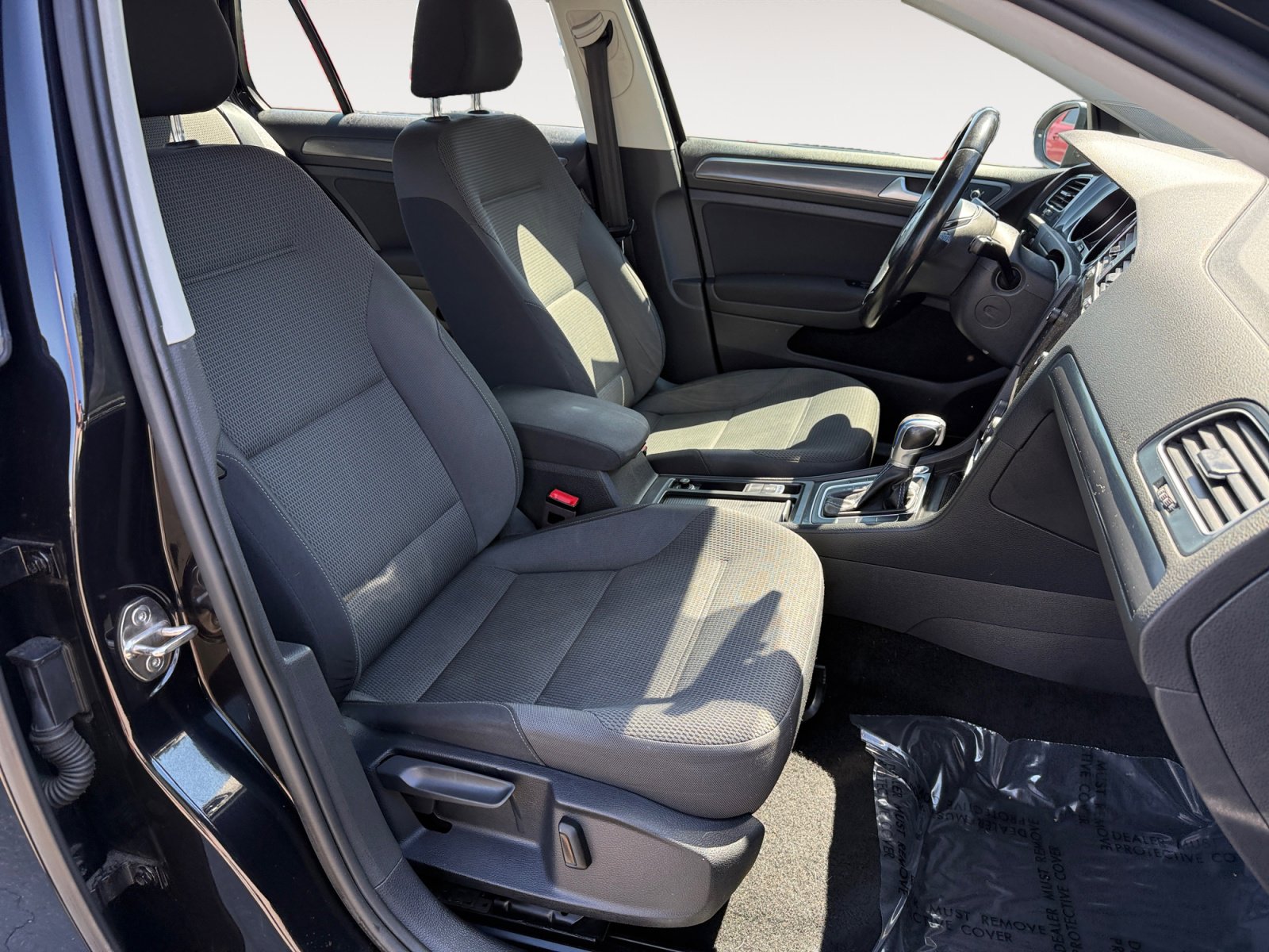 Used 2019 Volkswagen e-Golf SE w/ Driver Assistance Package FWD image 19