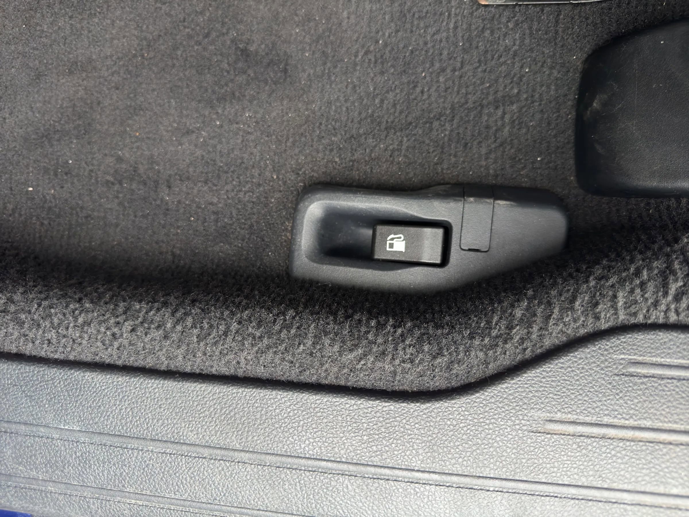 Used 2016 Subaru Legacy 3.6R Limited image 32