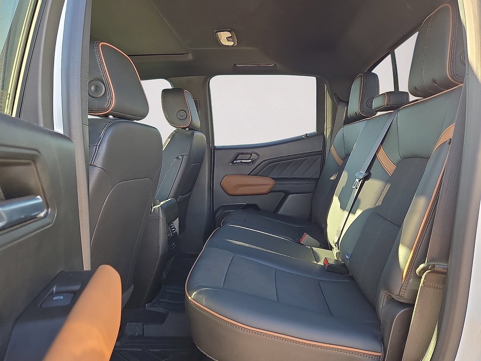 Used 2024 GMC Canyon AT4 w/ Technology Package AWD/4WD image 14