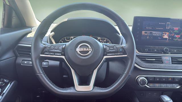Used 2023 Nissan Altima 2.5 SV w/ SV Premium Package image 9
