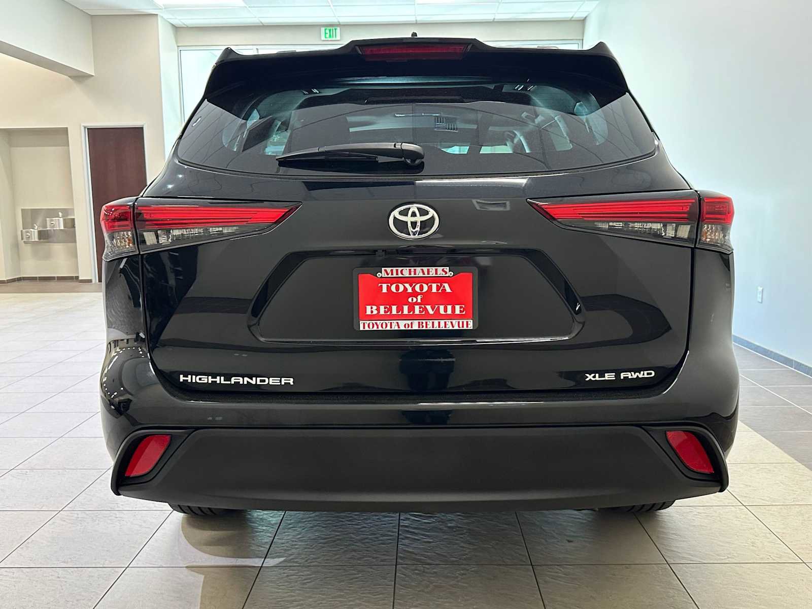 Used 2023 Toyota Highlander XLE AWD/4WD image 5