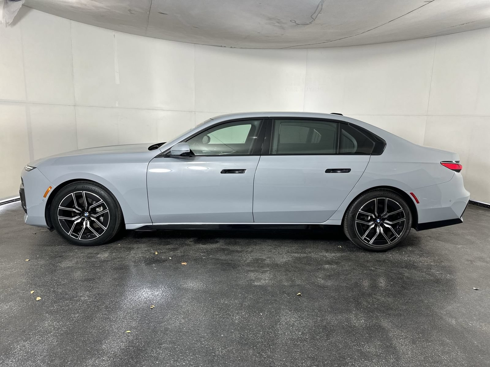 Used 2025 BMW 740i xDrive AWD/4WD image 5