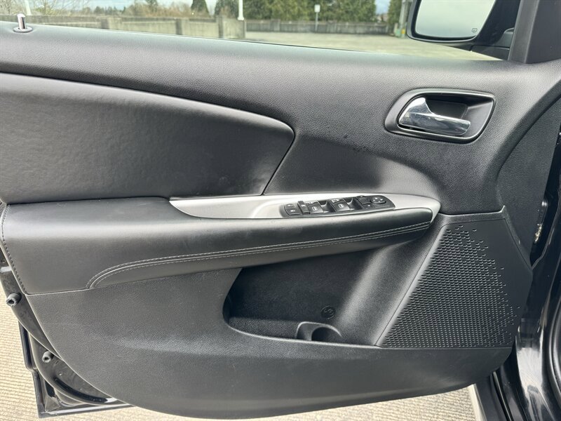 Used 2017 Dodge Journey Crossroad FWD image 33
