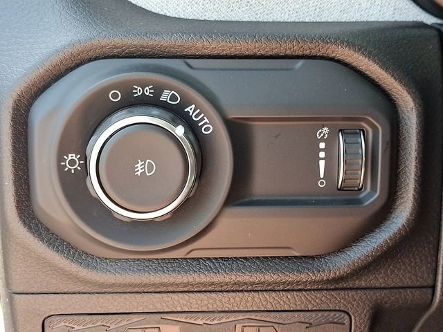 Used 2025 Jeep Wrangler Sport S image 25