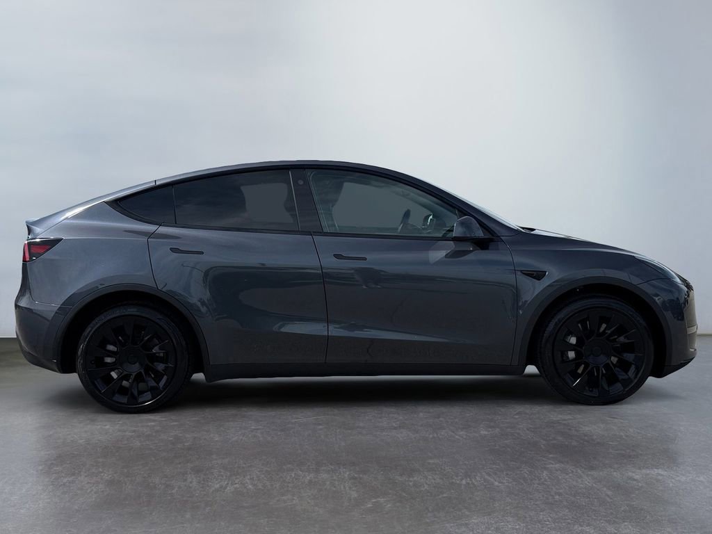 Used 2023 Tesla Model Y Long Range image 2