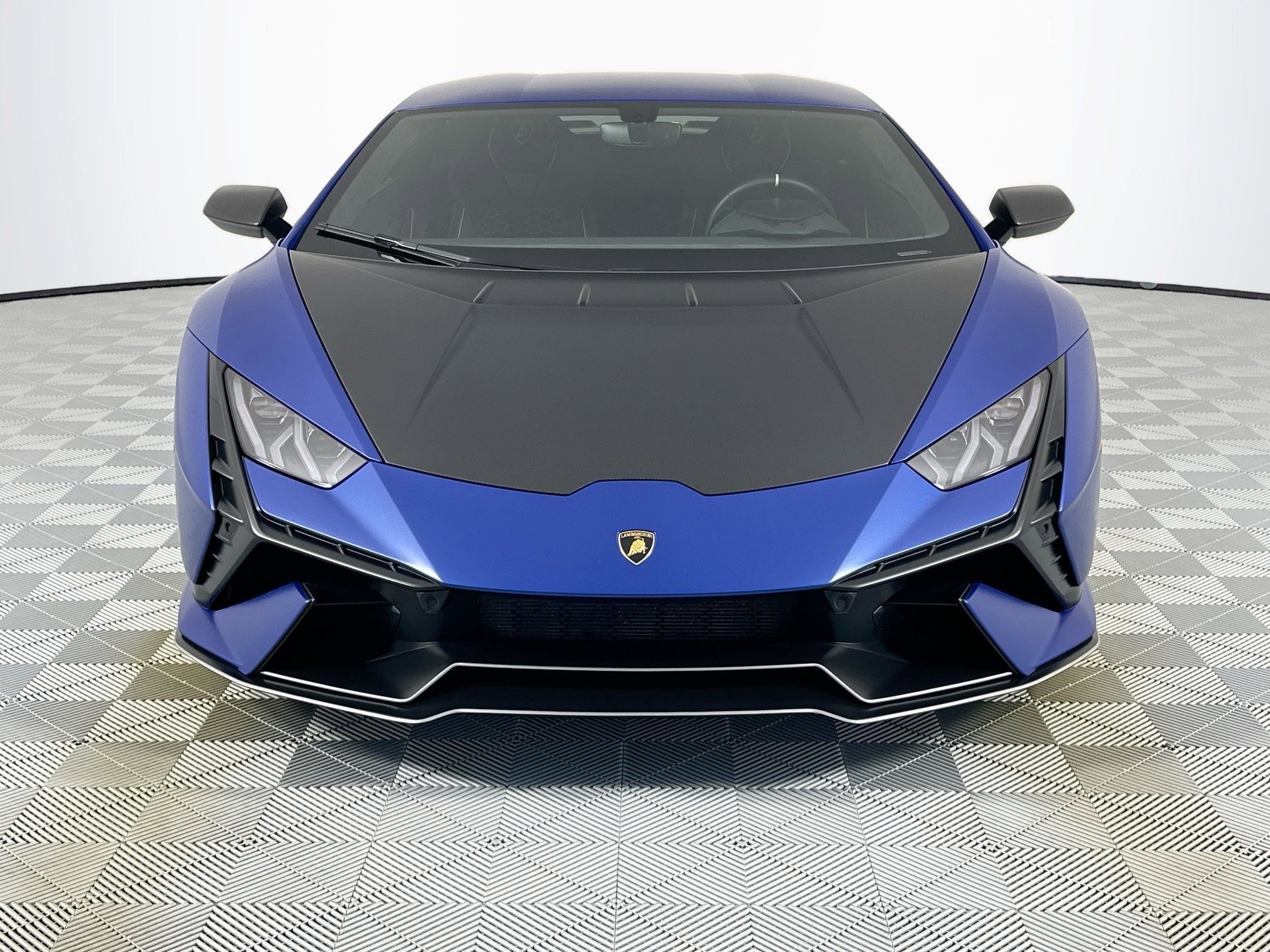 Used 2023 Lamborghini Huracan Tecnica image 2