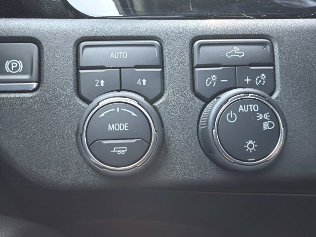 Used 2025 Chevrolet Silverado 1500 LT AWD/4WD image 31