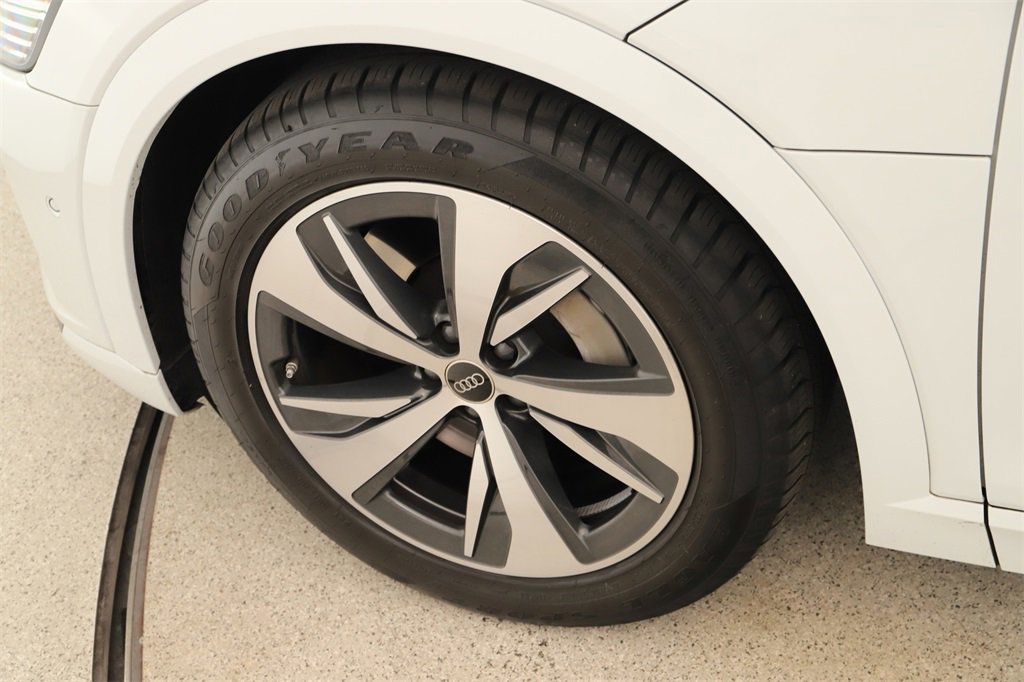 Used 2024 Audi Q8 e-tron Premium Plus w/ Premium Plus Package image 32