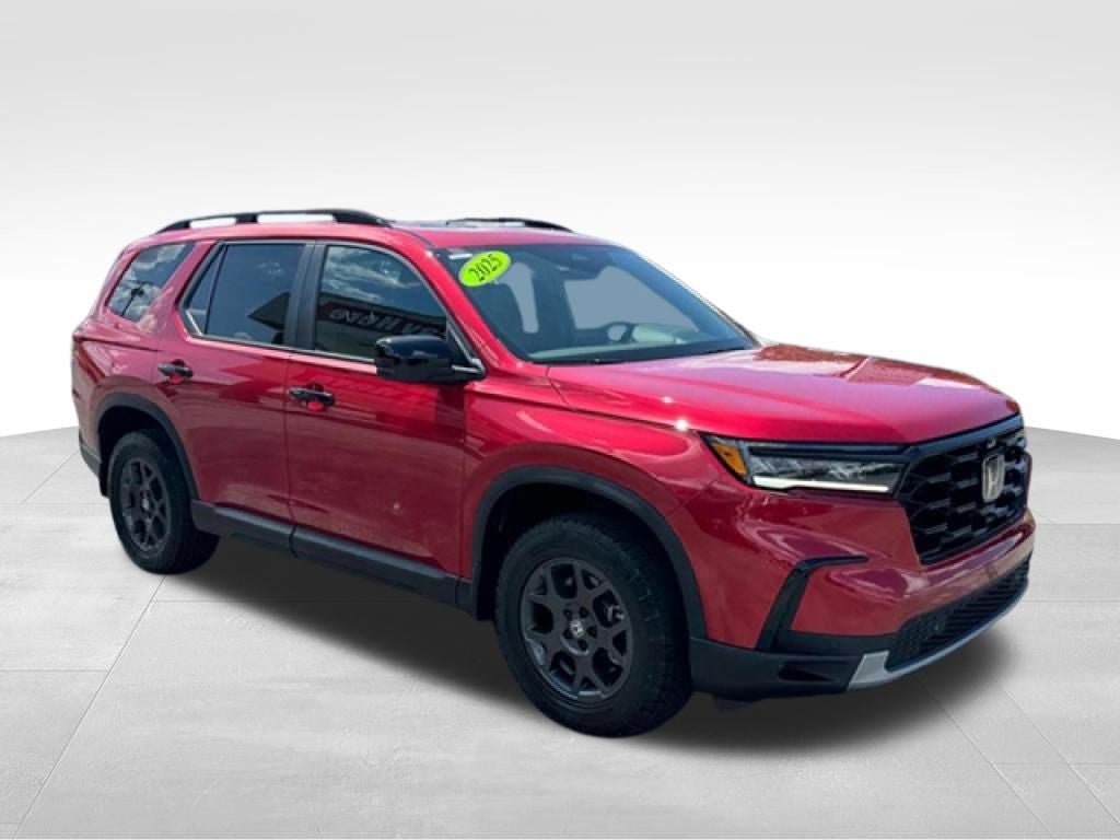 Used 2025 Honda Pilot TrailSport image 9