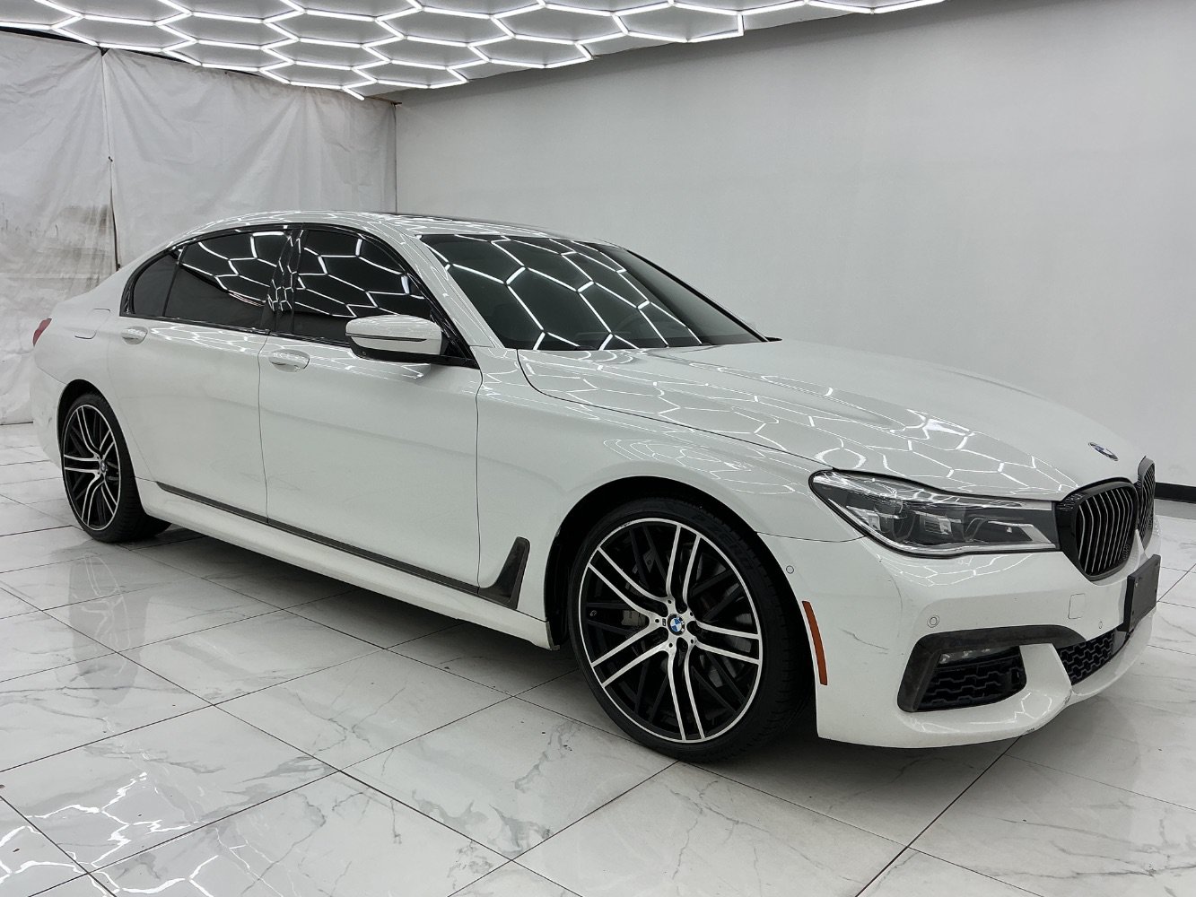 Used 2018 BMW 750i RWD image 7