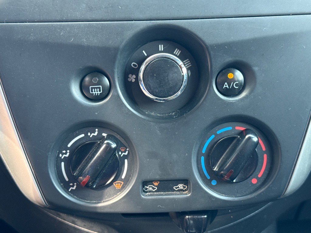 Used 2016 Nissan Versa SV image 11