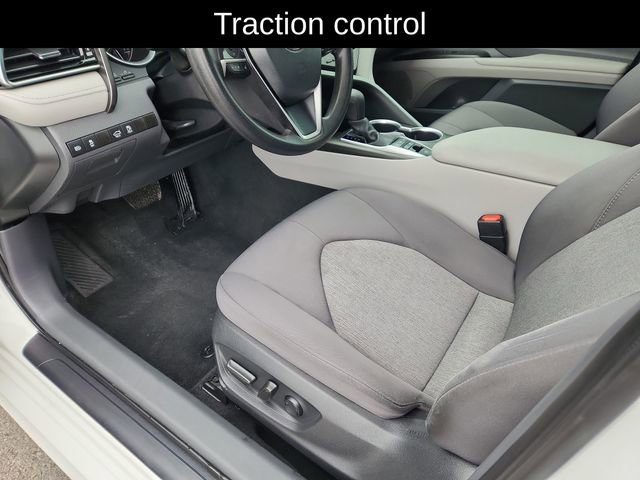 Used 2022 Toyota Camry LE image 19