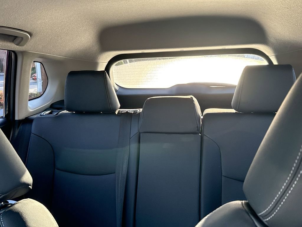 Used 2025 Toyota Corolla Cross XLE image 29
