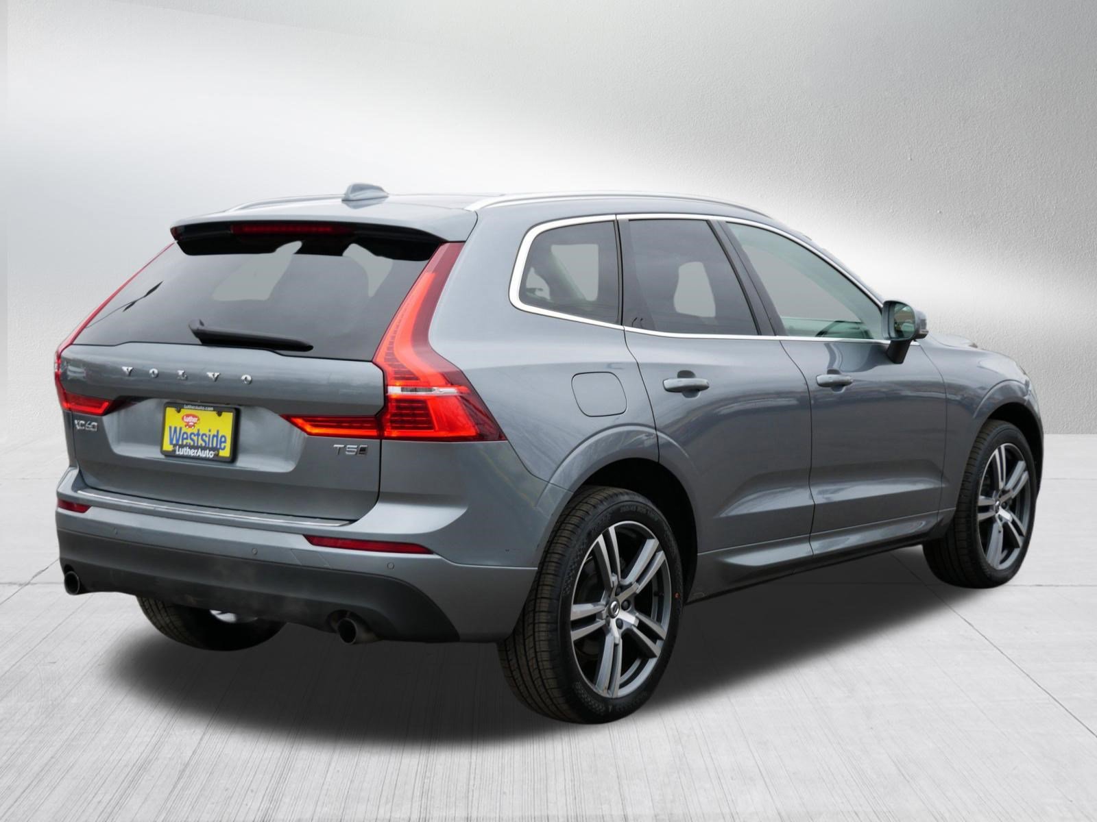 Used 2021 Volvo XC60 T5 Momentum w/ Premium Package image 7