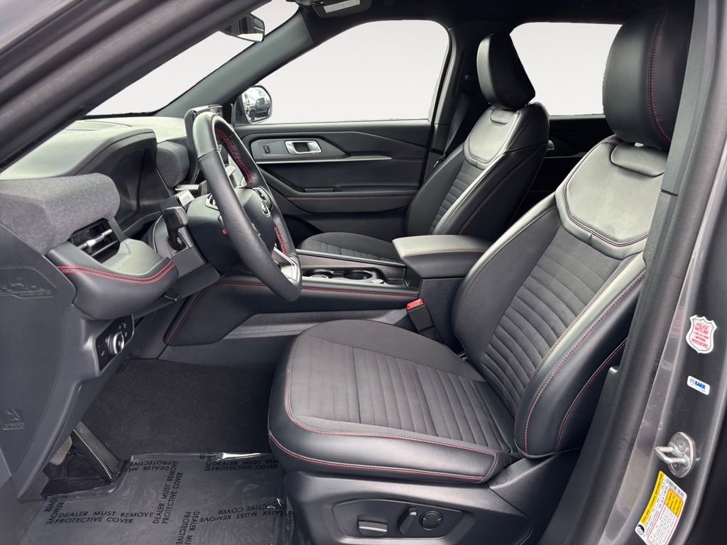 Used 2025 Ford Explorer ST-Line w/ ST-Line Street Pack AWD/4WD image 16