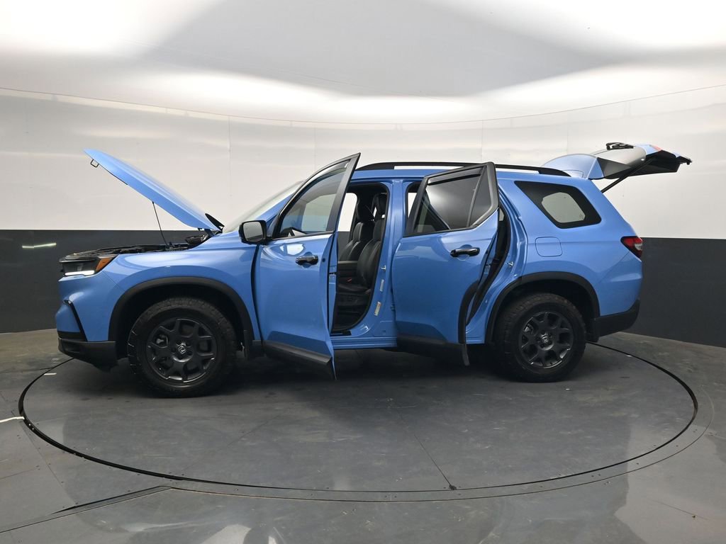 Used 2025 Honda Pilot TrailSport image 35