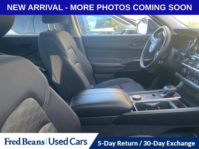 Used 2024 Nissan Pathfinder SV w/ Black Appearance Package AWD/4WD image 9