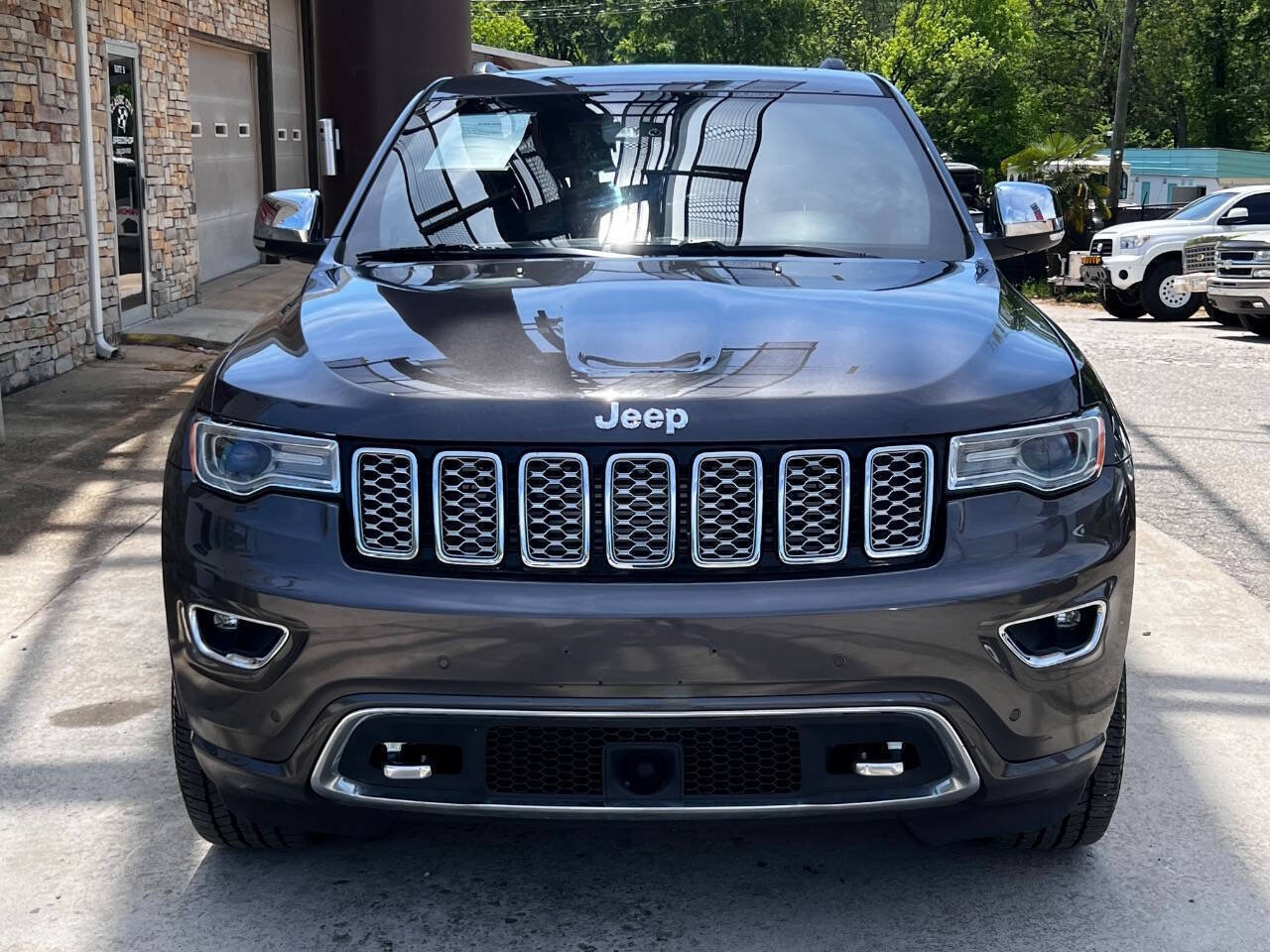 Used 2017 Jeep Grand Cherokee Overland w/ Jeep Active Safety Group AWD/4WD image 3
