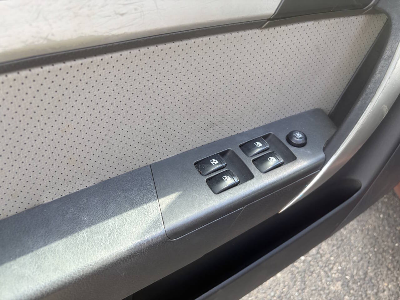 Used 2011 Chevrolet Aveo5 LT FWD image 8