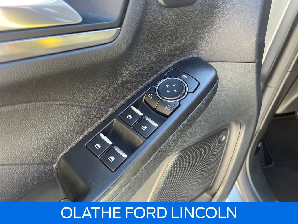 Used 2022 Ford Escape Titanium image 22