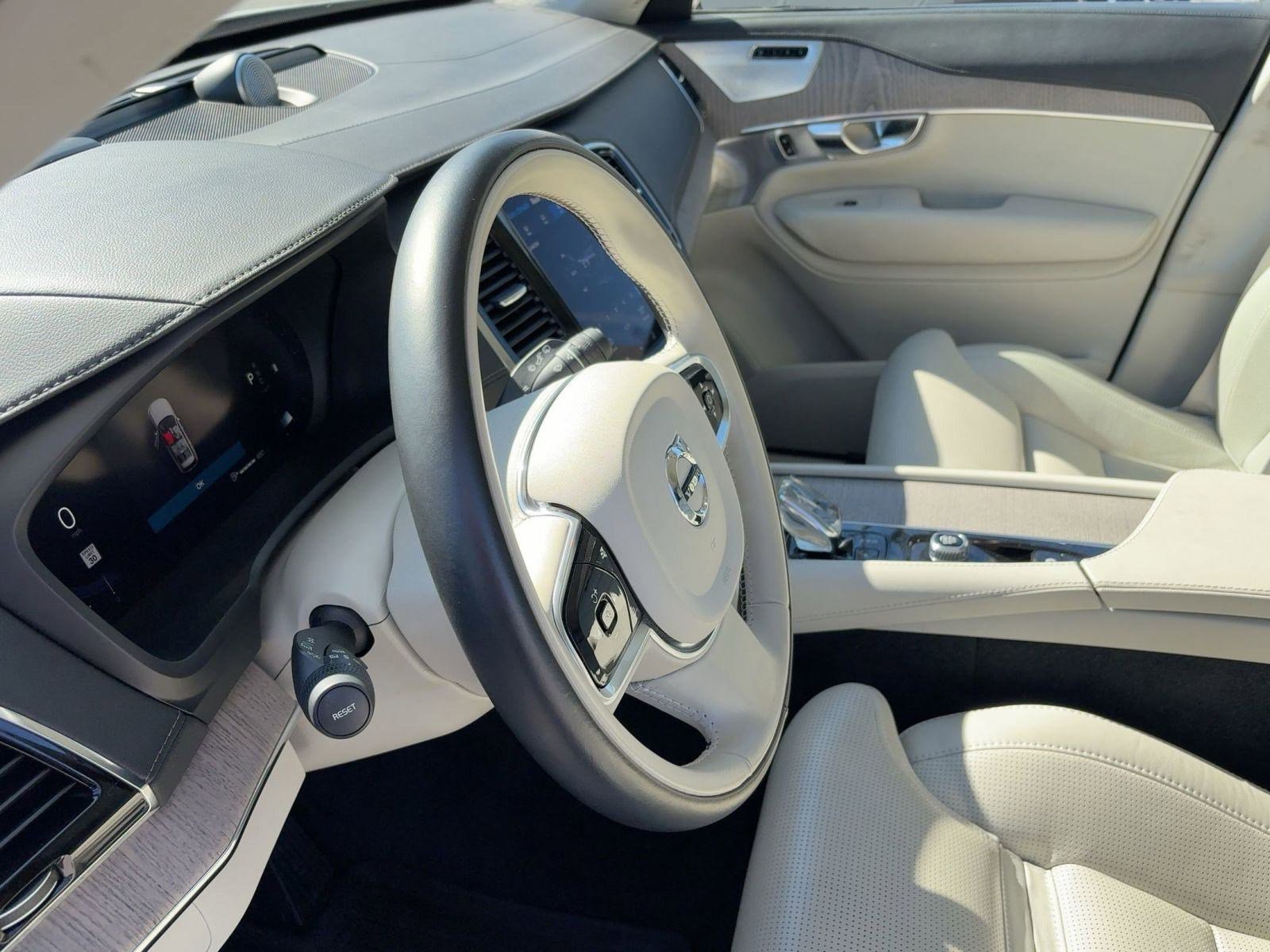 Certified 2023 Volvo XC90 B6 Ultimate w/ Lounge Package image 20