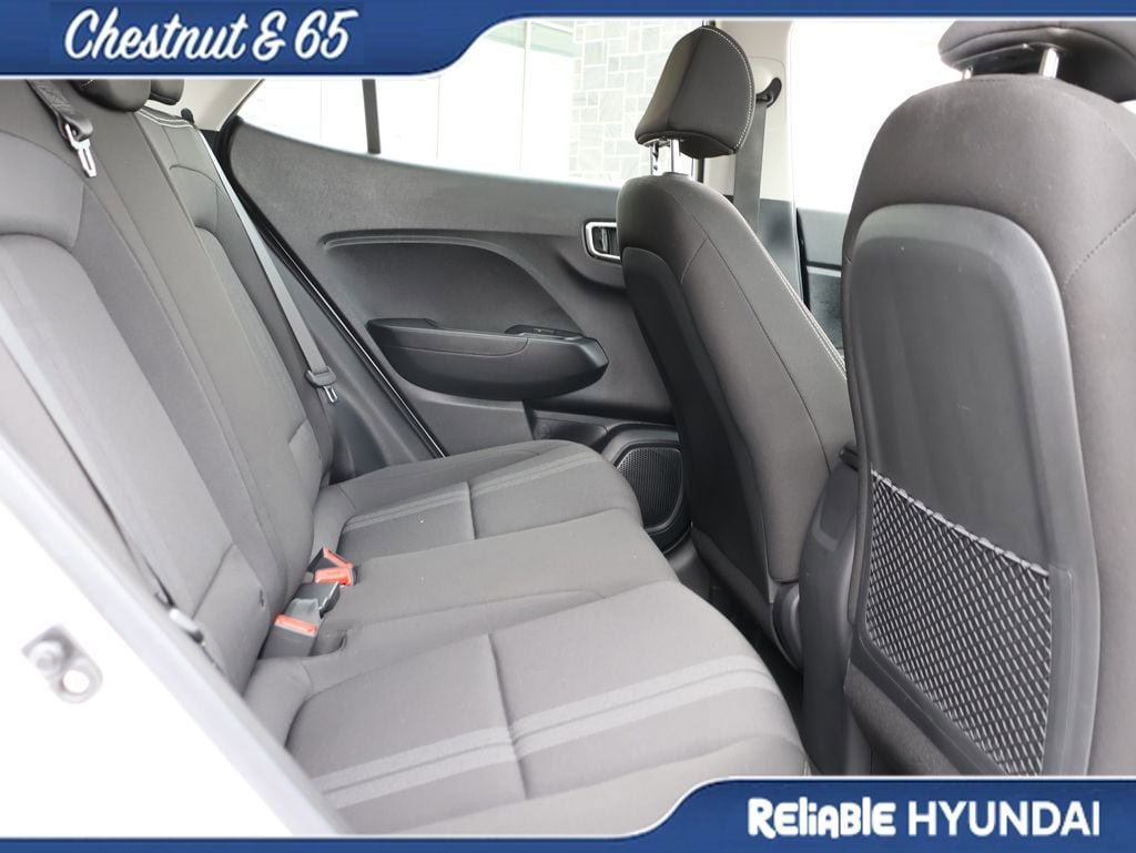 Used 2023 Hyundai Venue SEL FWD image 13