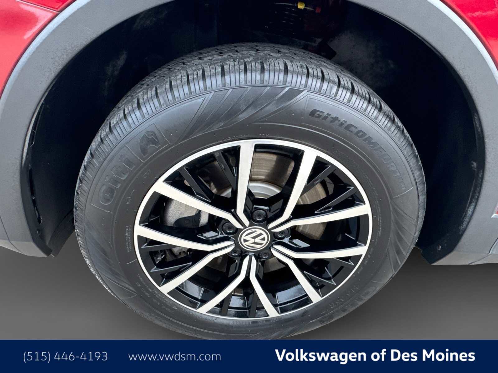 Used 2021 Volkswagen Tiguan SE w/ Panoramic Sunroof Package image 8