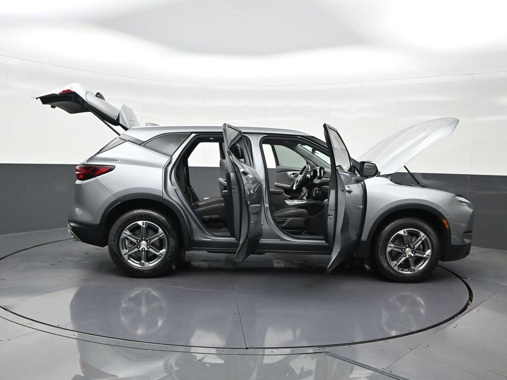 Used 2023 Chevrolet Blazer LT image 32