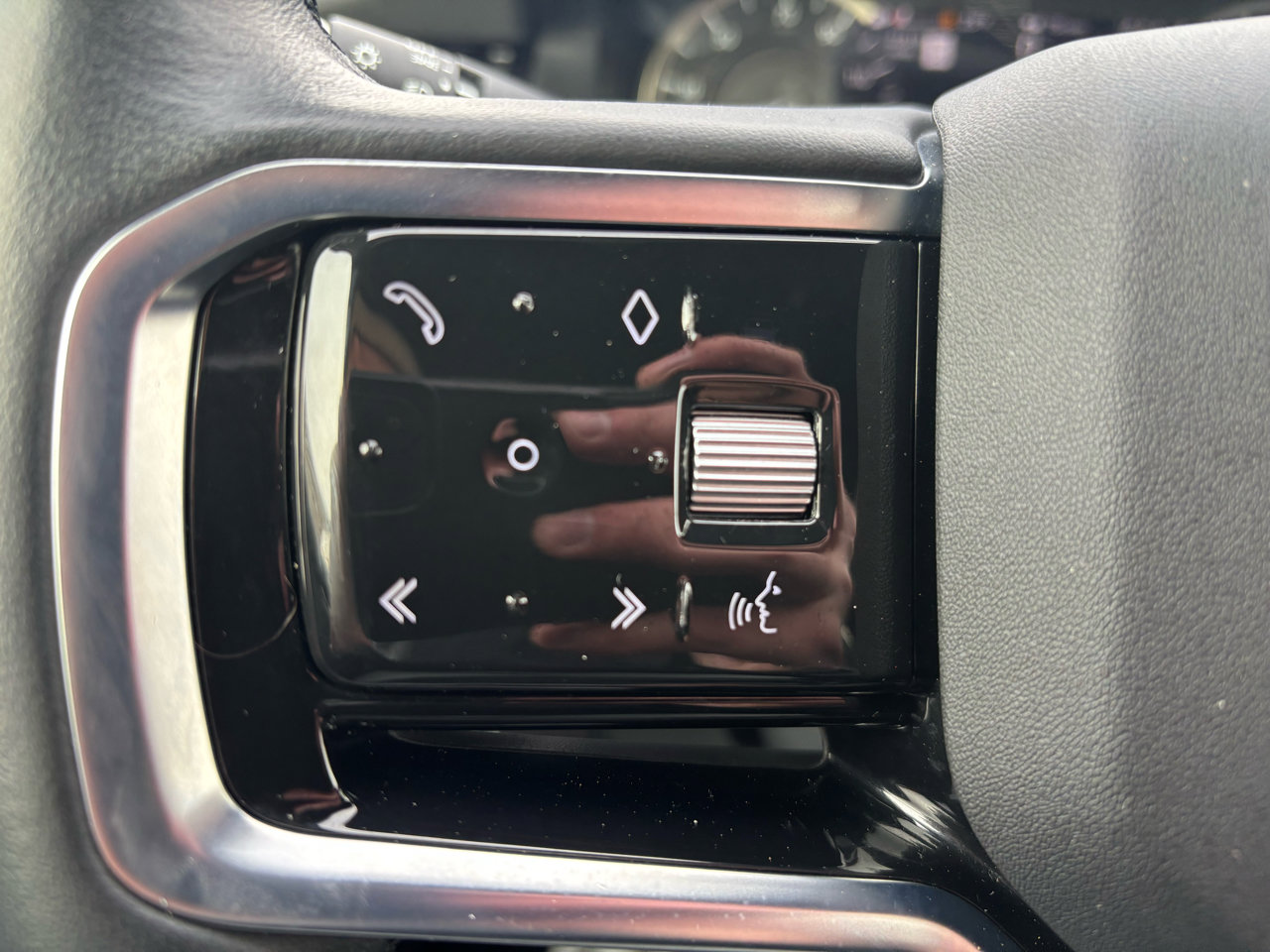 Used 2023 Land Rover Range Rover Evoque R-Dynamic S image 17