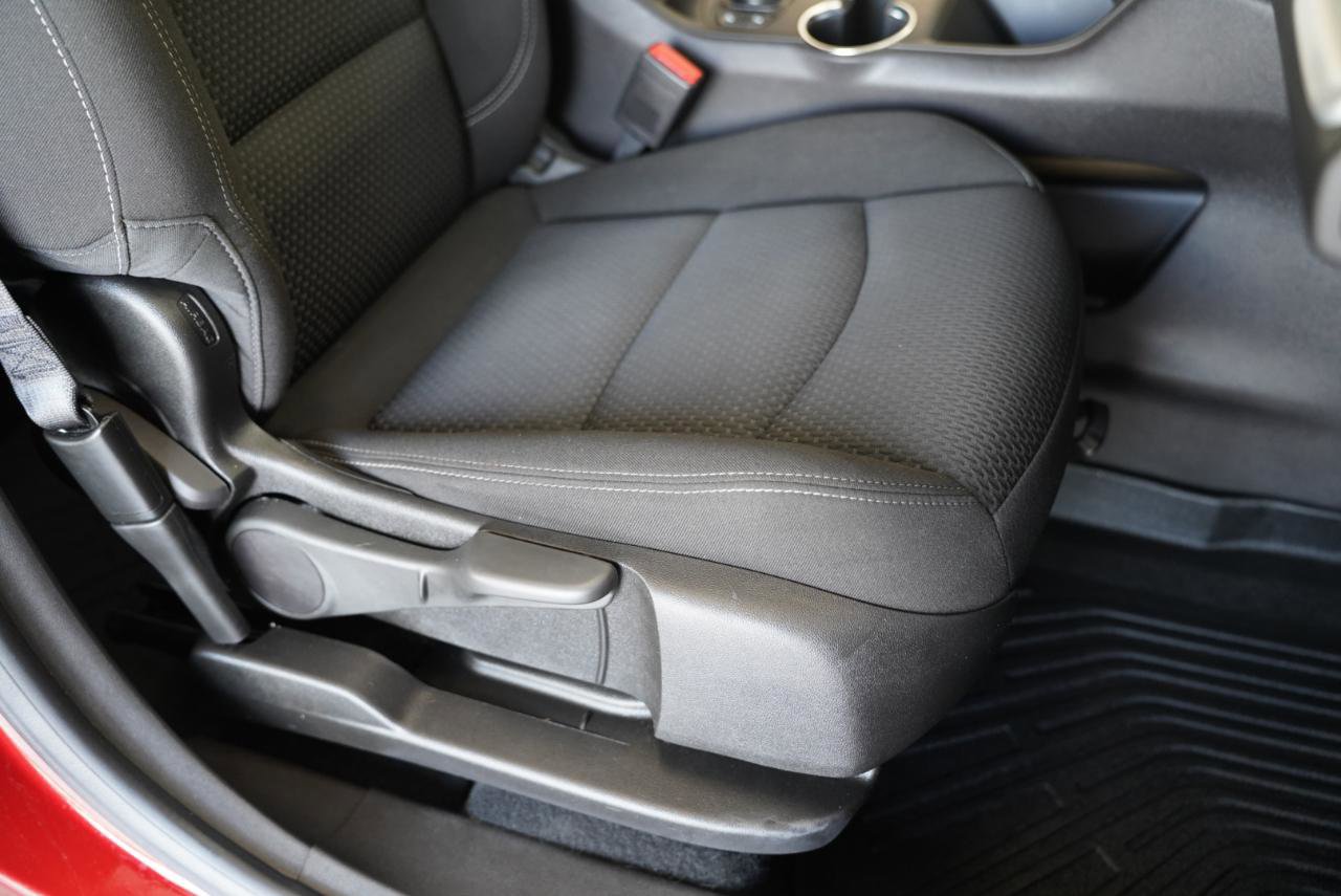 Used 2023 GMC Terrain SLE w/ Driver Convenience Package FWD image 30