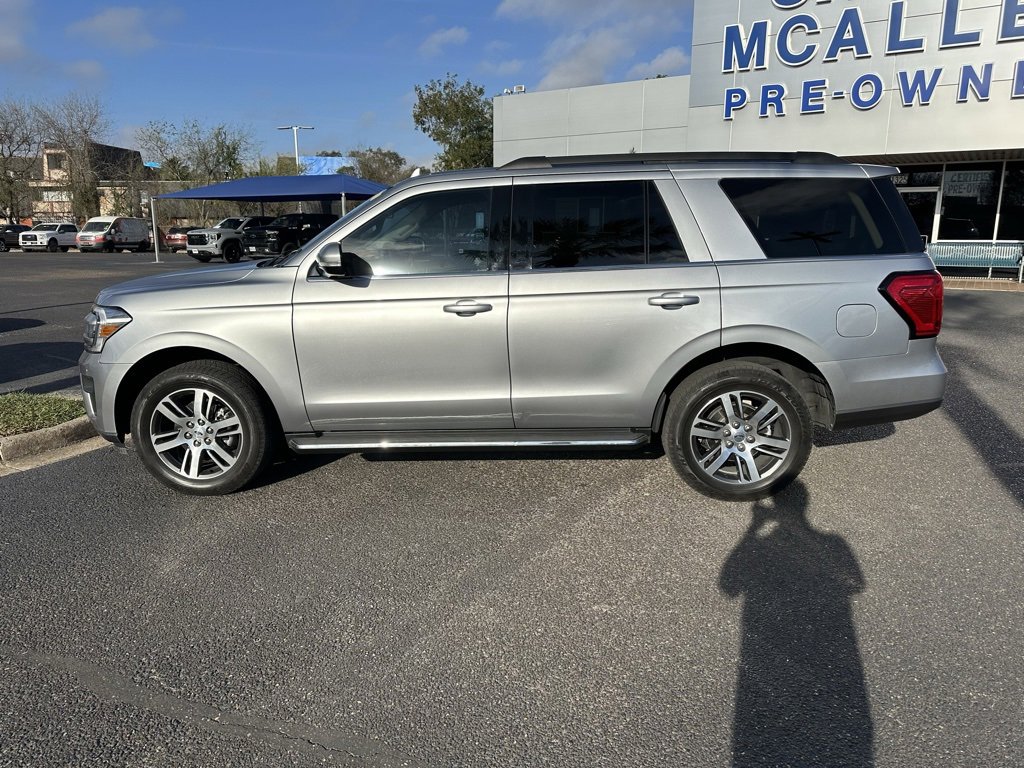 Used 2022 Ford Expedition XLT image 3