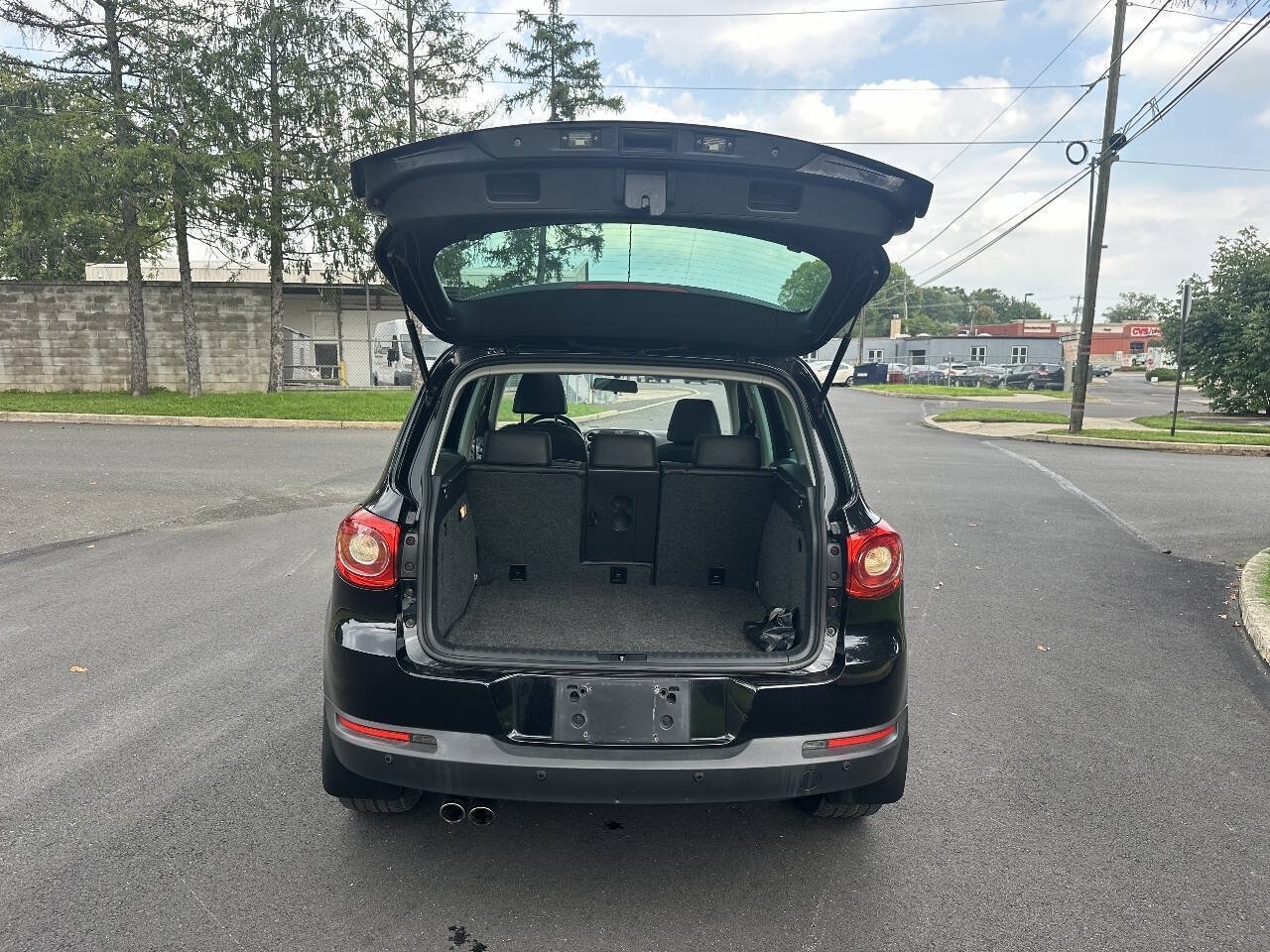 Used 2011 Volkswagen Tiguan SE AWD/4WD image 6