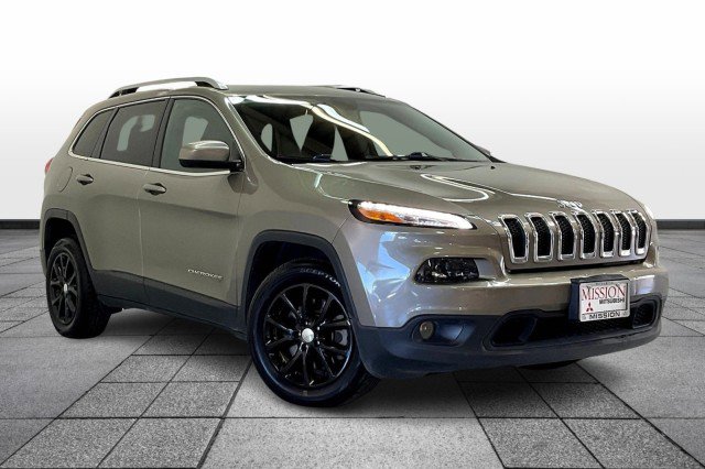 Used 2017 Jeep Cherokee Latitude image 2