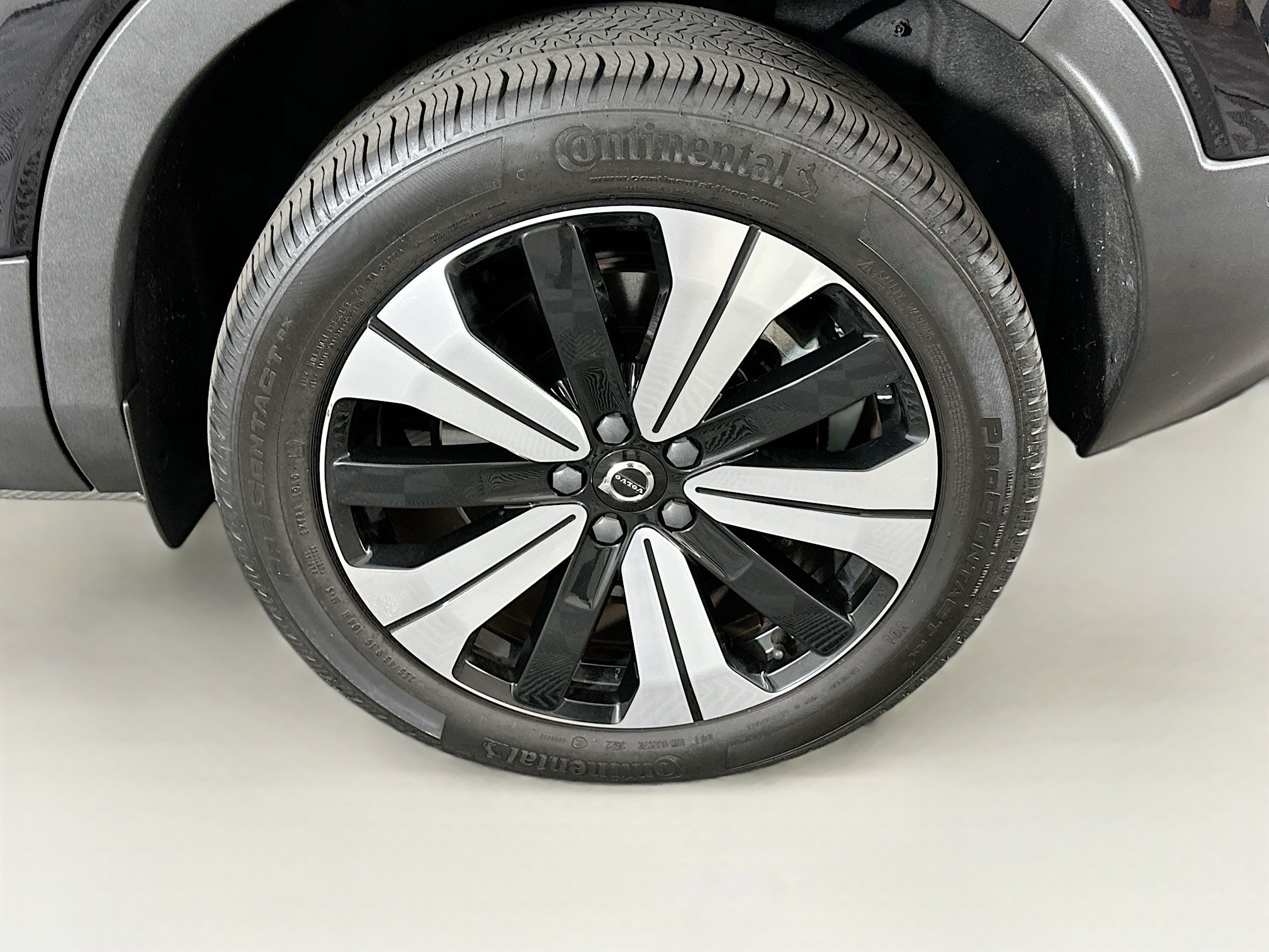 Used 2023 Volvo C40 P8 Recharge Plus AWD/4WD image 11