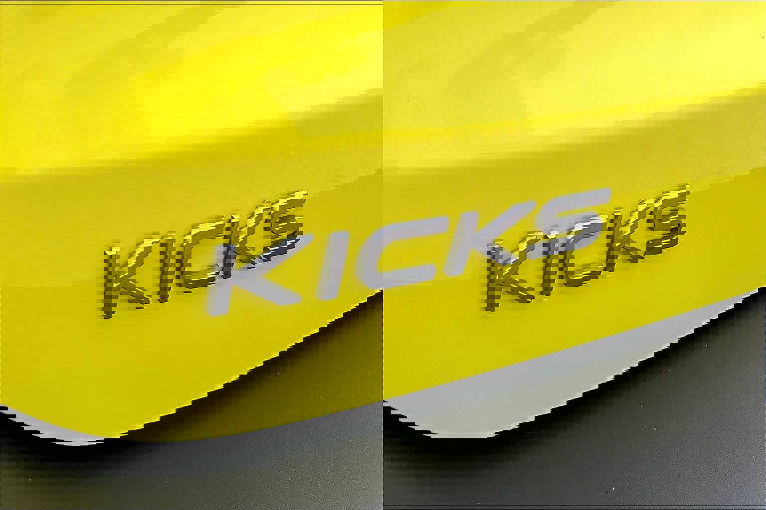 Used 2025 Nissan Kicks SR w/ Illumination Package image 9