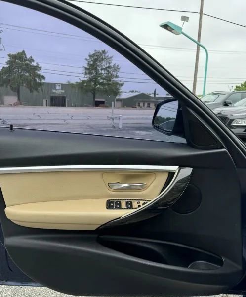 Used 2018 BMW 330i Sedan w/ Convenience Package RWD image 19