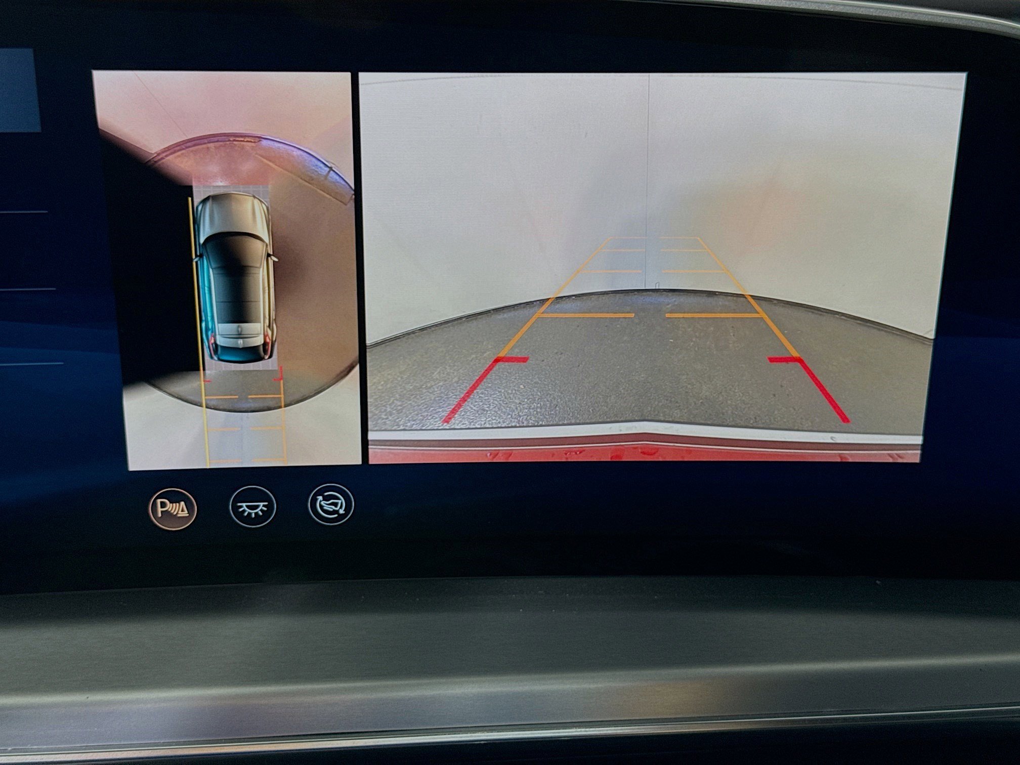 Used 2024 Cadillac Lyriq Luxury w/ LPO, Floor Liner Package AWD/4WD image 19