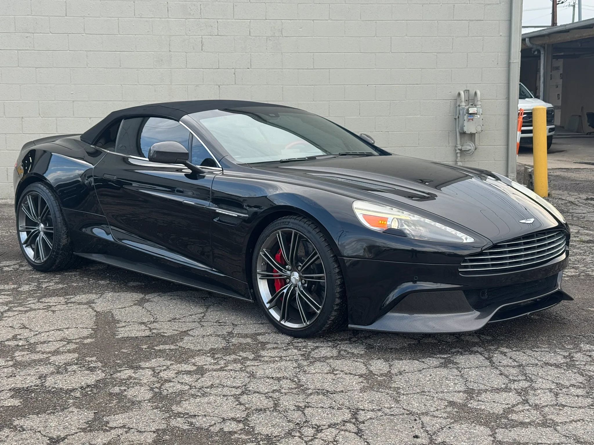 Used 2014 Aston Martin Vanquish Volante RWD image 15