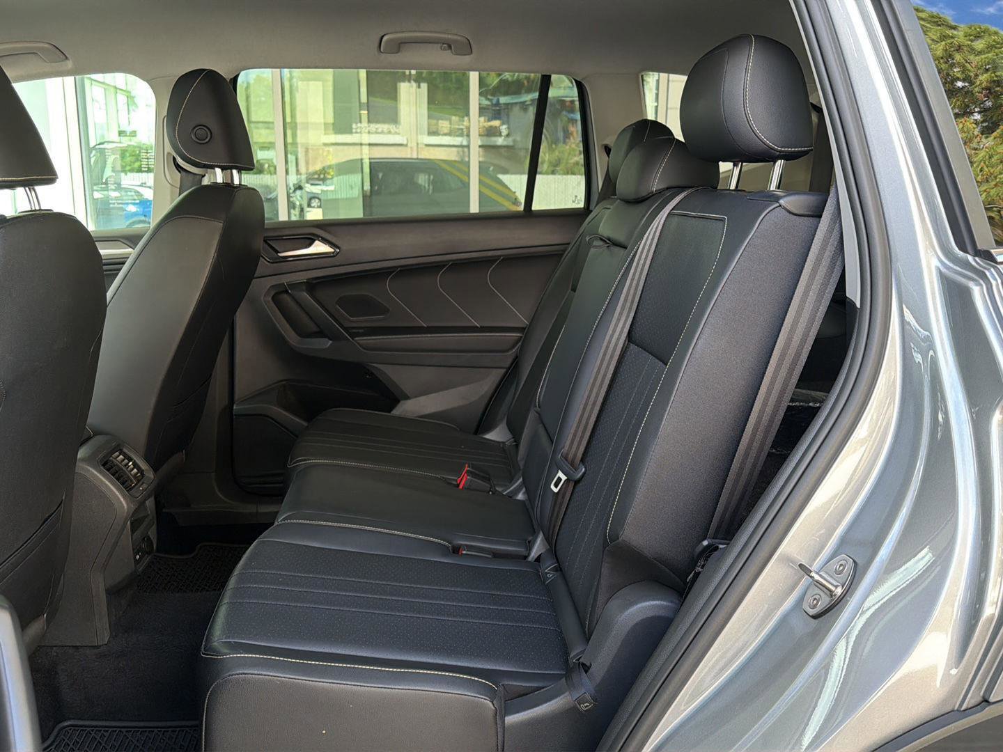 Used 2023 Volkswagen Tiguan SE image 17