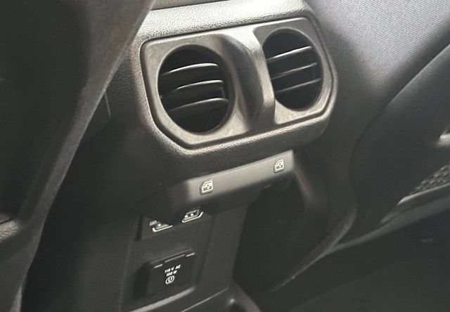 Used 2022 Jeep Wrangler Unlimited Rubicon 4xe w/ Cold Weather Group AWD/4WD image 31