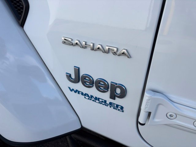 Used 2022 Jeep Wrangler Unlimited Sahara AWD/4WD image 14